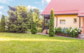 Three bedroom holiday home in Sikorzyno
